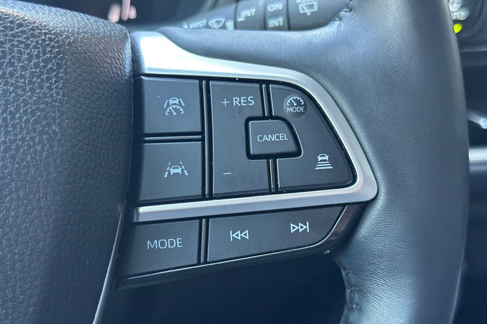 Used 2024 Toyota Grand Highlander XLE FWD image 31