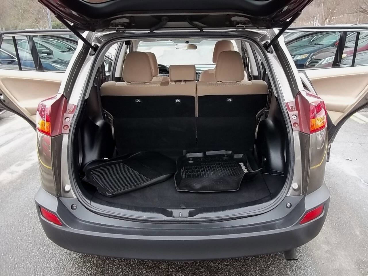 Used 2013 Toyota RAV4 LE image 9