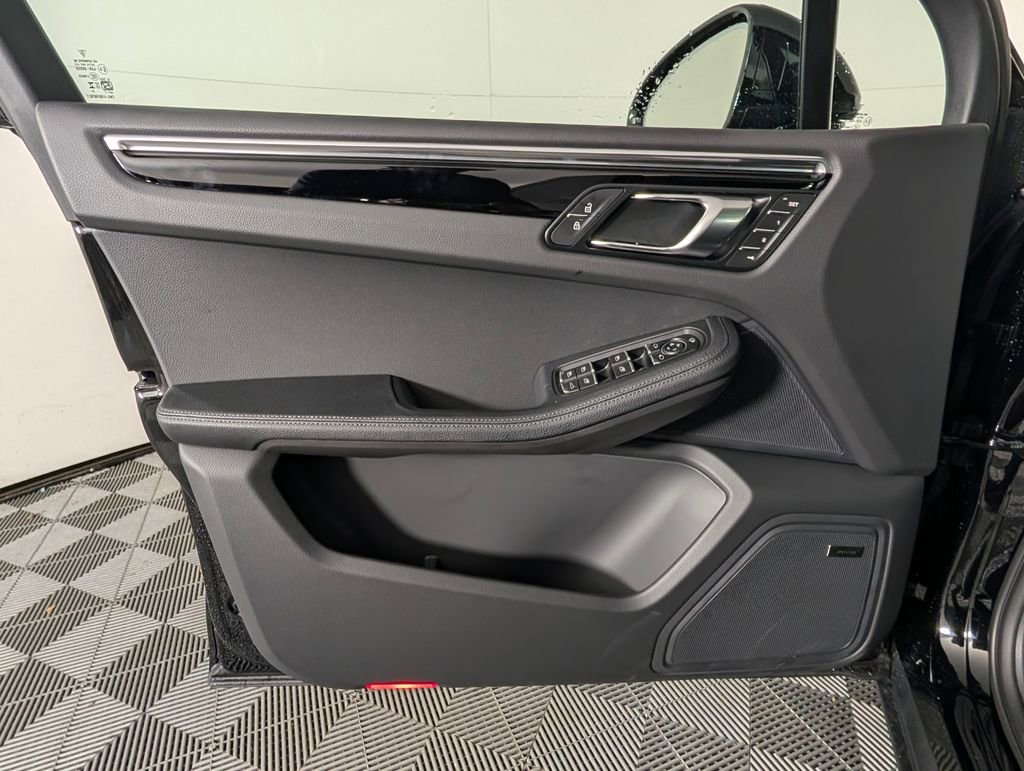New 2026 Porsche Macan image 25