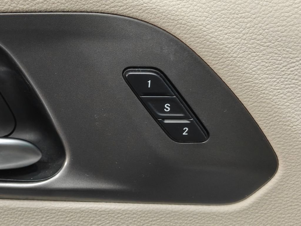 Used 2021 Chrysler Pacifica Touring-L image 64