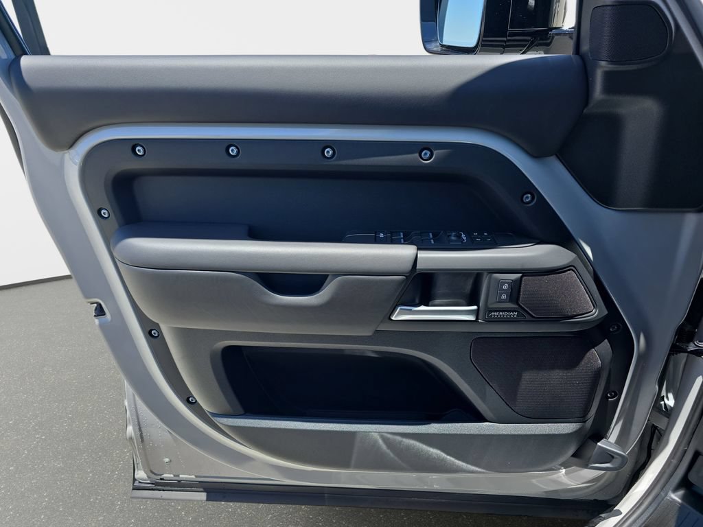 New 2026 Land Rover Defender 110 X-Dynamic SE AWD/4WD image 27