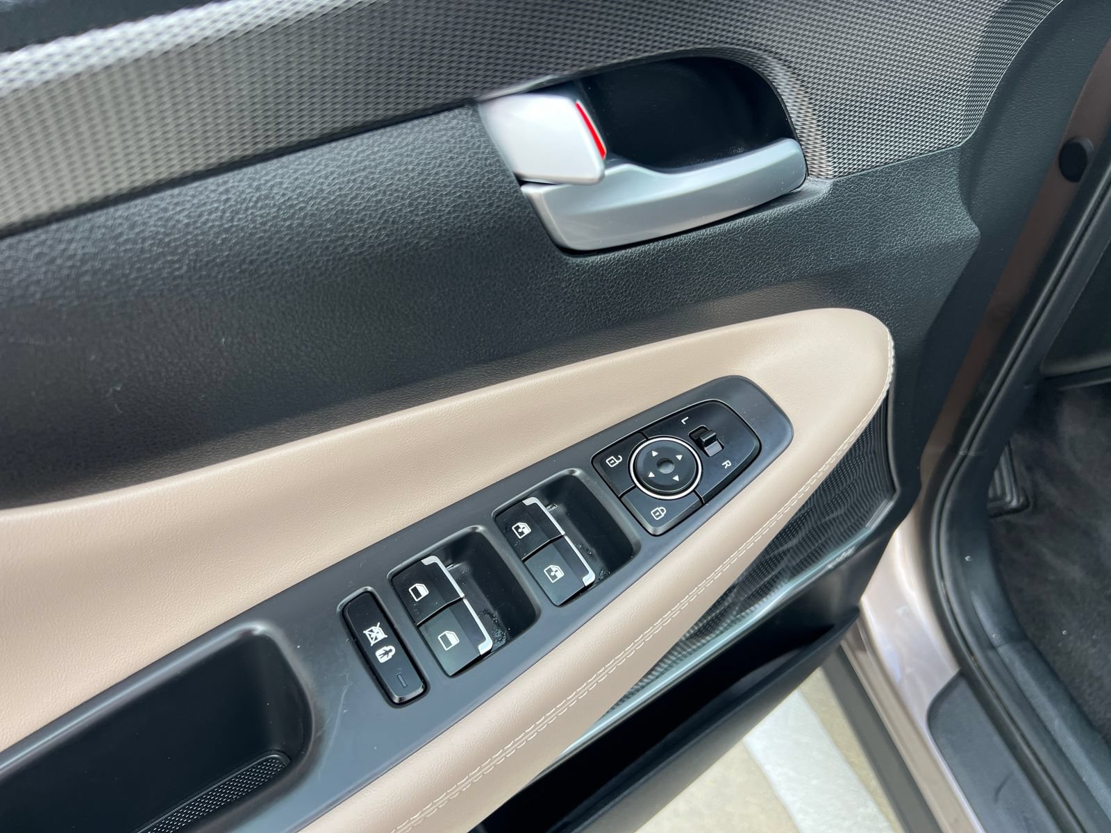 Used 2020 Hyundai Santa Fe SEL FWD image 25