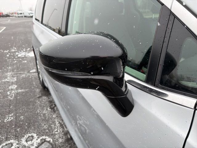 Used 2024 Chrysler Pacifica Touring-L image 6