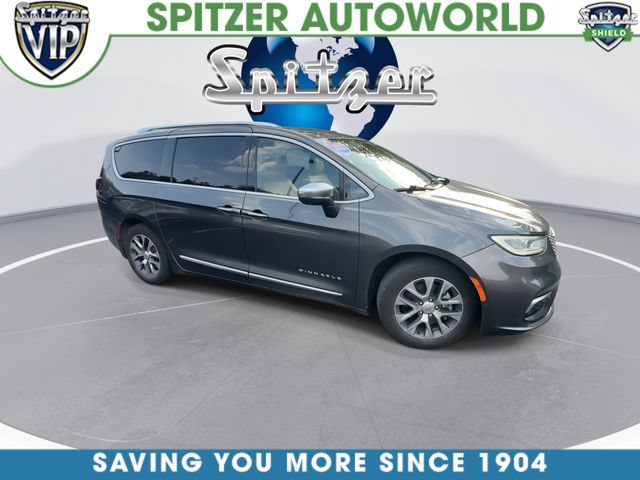 Used 2022 Chrysler Pacifica Pinnacle FWD image 2
