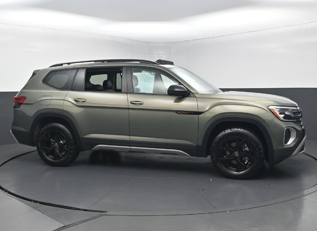 Used 2025 Volkswagen Atlas Peak Edition SE AWD/4WD image 6