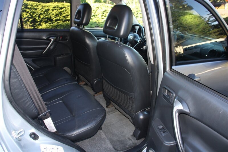 Used 2005 Toyota RAV4 4WD image 6
