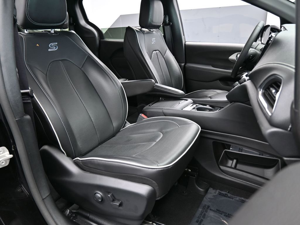 Used 2024 Chrysler Pacifica Limited w/ S Appearance Package image 53