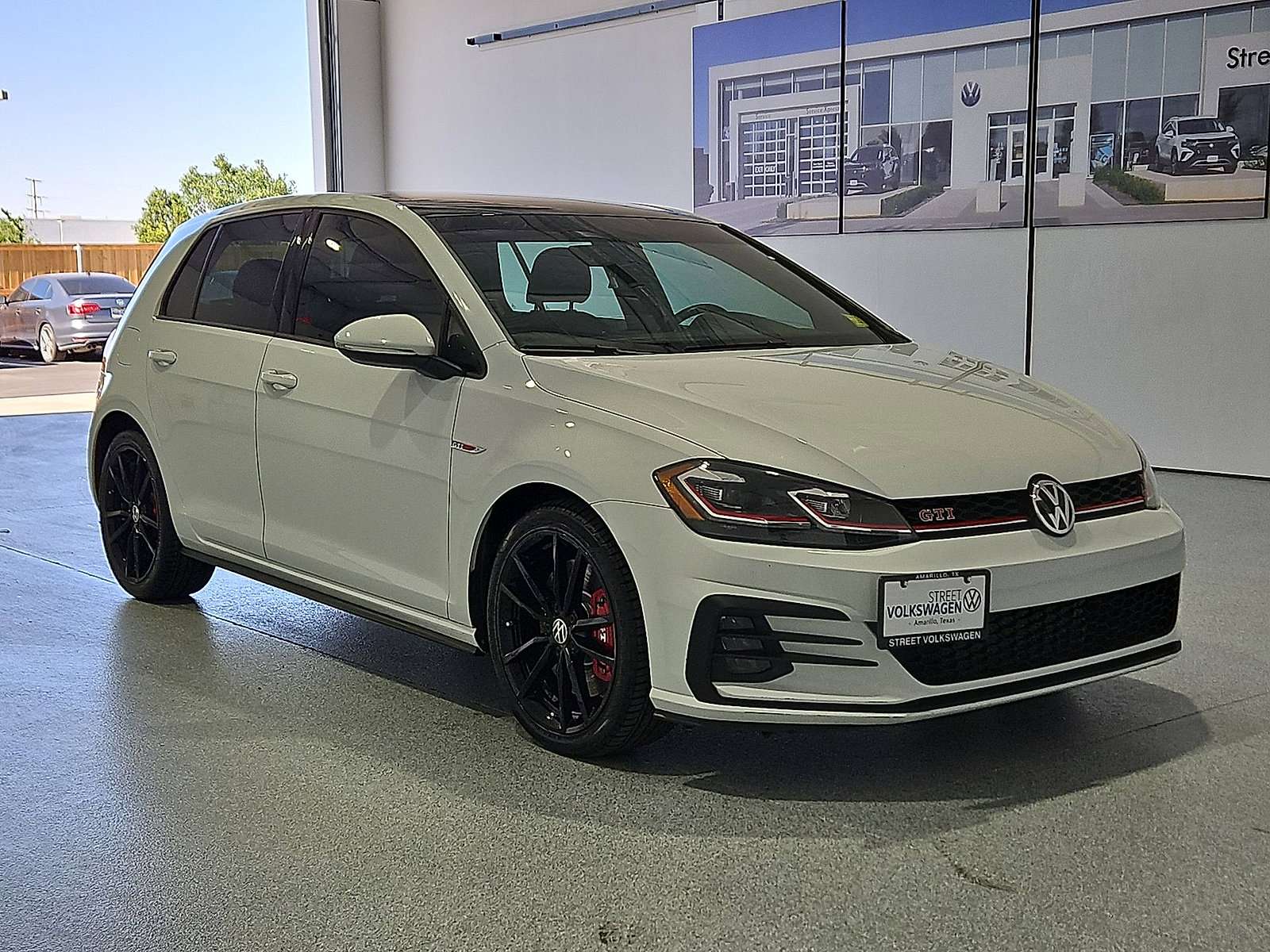 Used 2020 Volkswagen GTI SE FWD image 2