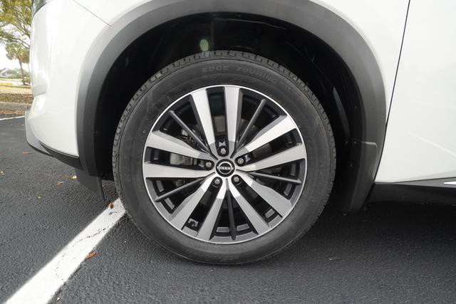 Used 2022 Nissan Pathfinder Platinum w/ Cargo Package image 44