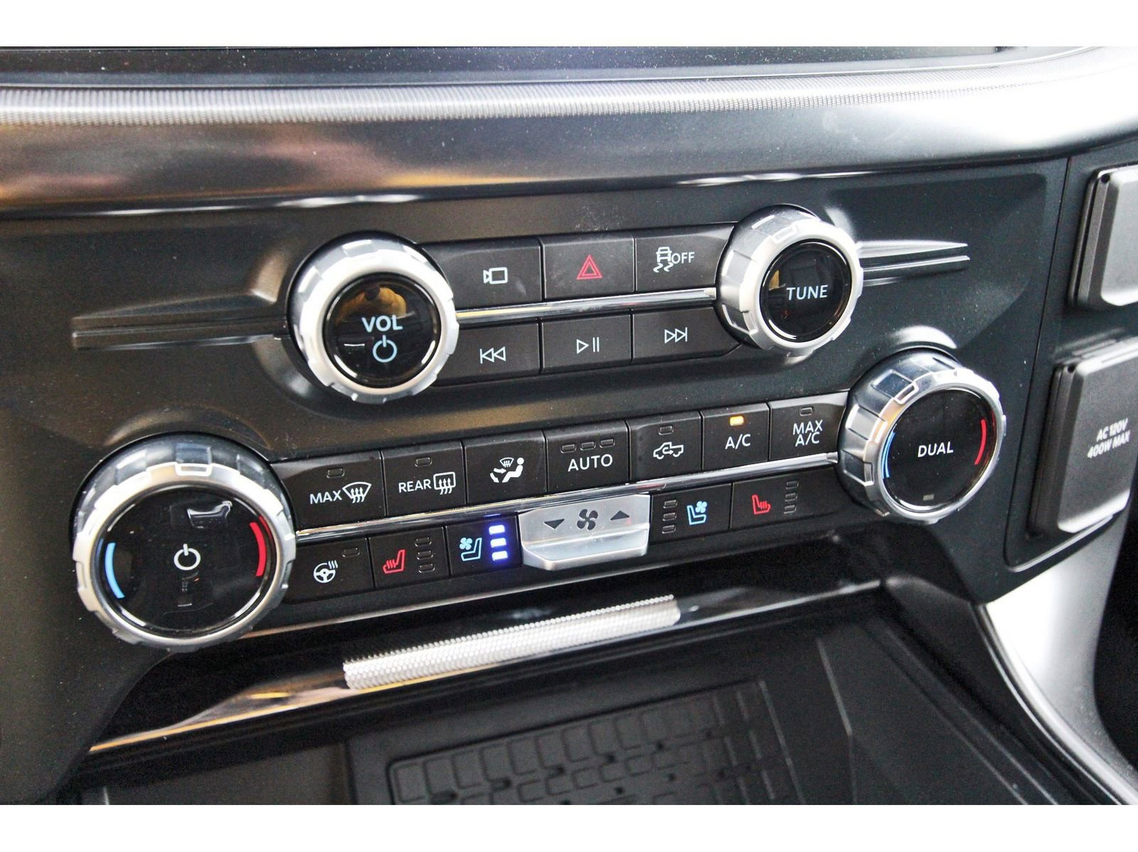 Used 2025 Ford F150 Lariat w/ Equipment Group 502A High image 26