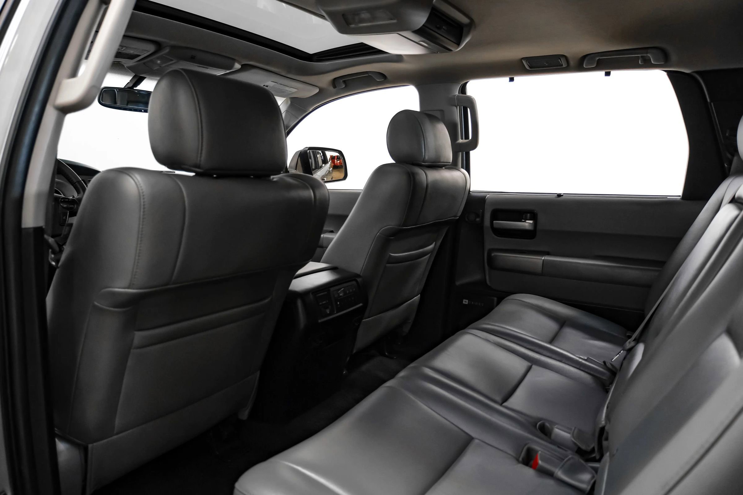 Used 2013 Toyota Sequoia Limited RWD image 34