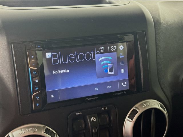 Used 2012 Jeep Wrangler Unlimited Rubicon w/ Connectivity Group image 13