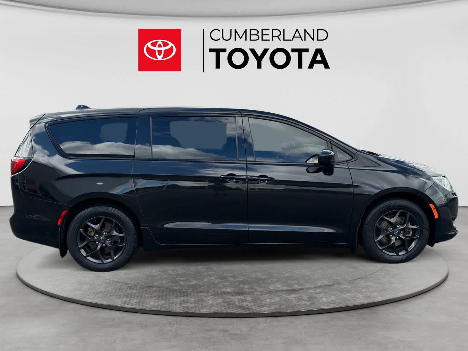 Used 2020 Chrysler Pacifica Touring w/ S Appearance Package FWD image 6