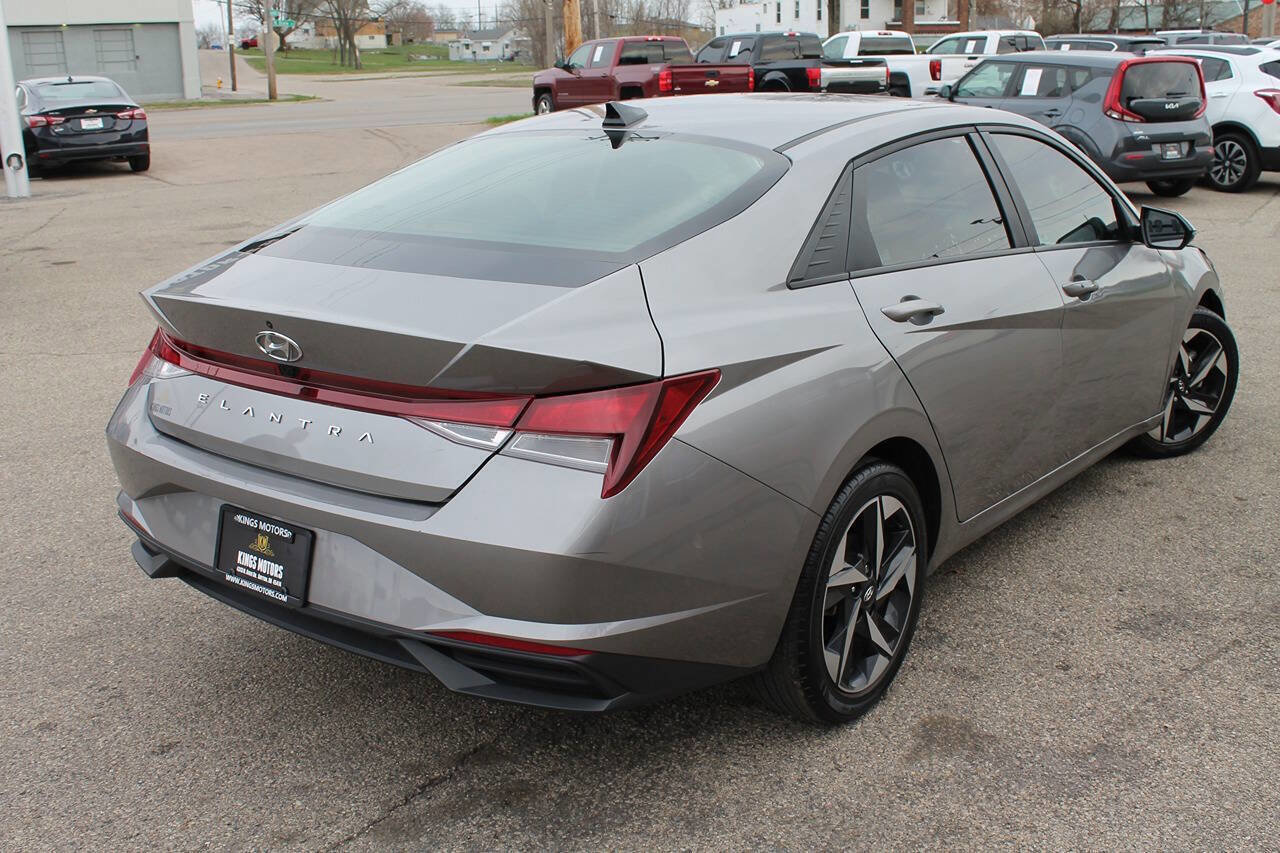 Used 2023 Hyundai Elantra SEL w/ Convenience Package image 5