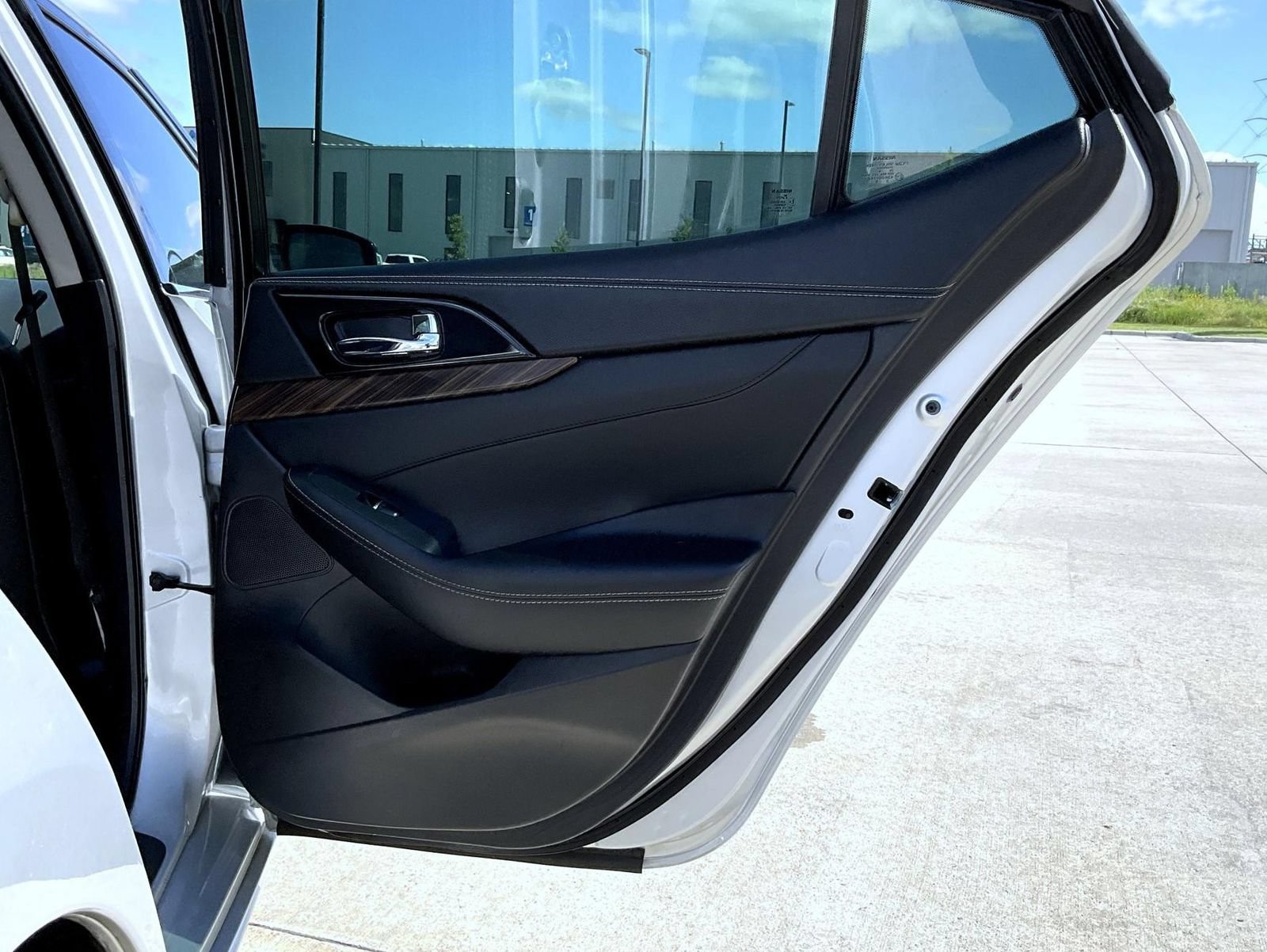 Used 2017 Nissan Maxima Platinum FWD image 18