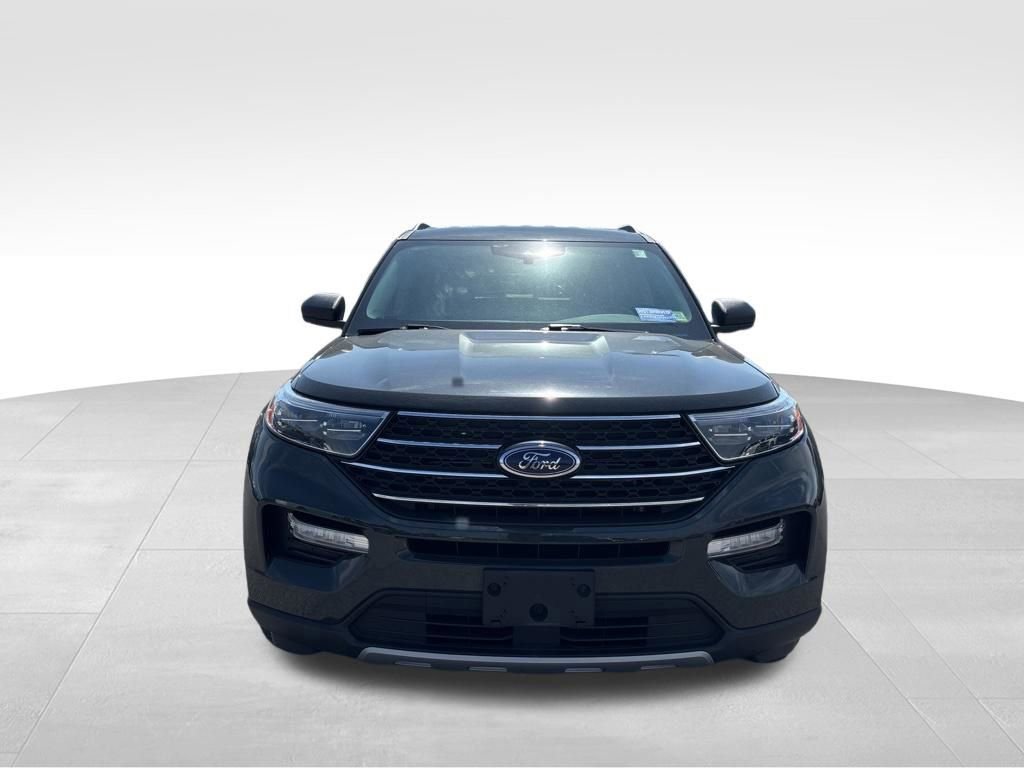 Used 2023 Ford Explorer XLT w/ Equipment Group 202A image 2