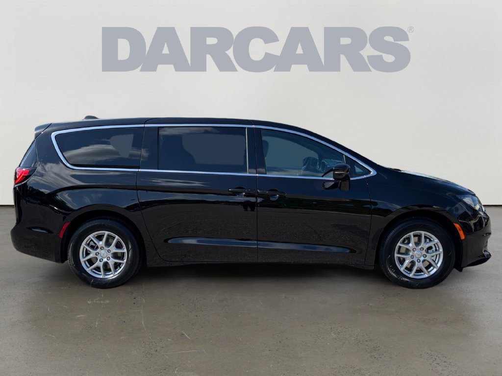 New 2027 Chrysler Pacifica LX FWD image 8