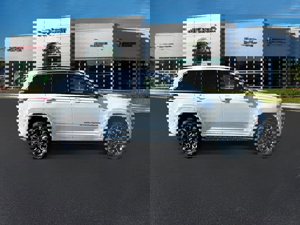 New 2025 Jeep Grand Cherokee Overland w/ Trailer Tow Package image 8