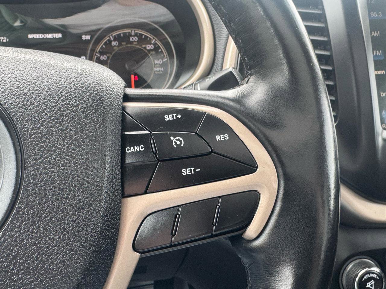 Used 2018 Jeep Cherokee Limited image 22