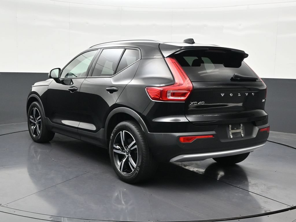 Used 2023 Volvo XC40 B4 Core FWD image 3