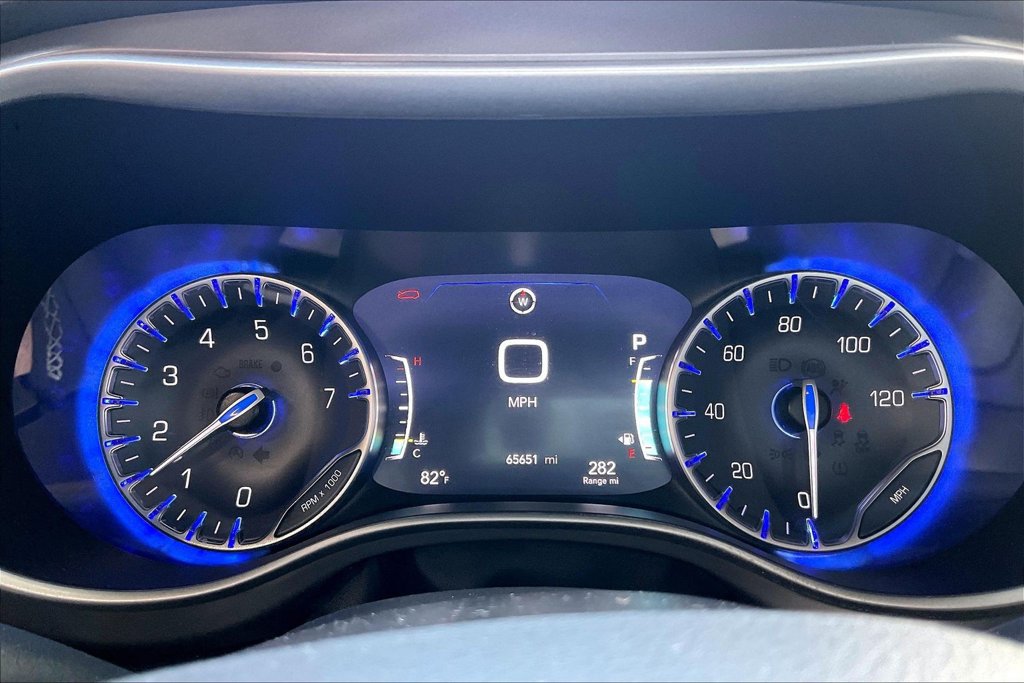 Used 2025 Chrysler Pacifica Select FWD image 7