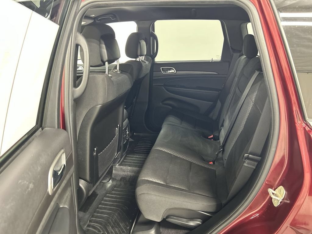 Used 2018 Jeep Grand Cherokee Laredo AWD/4WD image 19