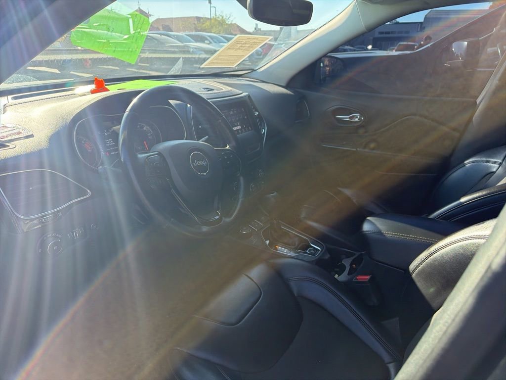 Used 2020 Jeep Cherokee Latitude Plus image 10