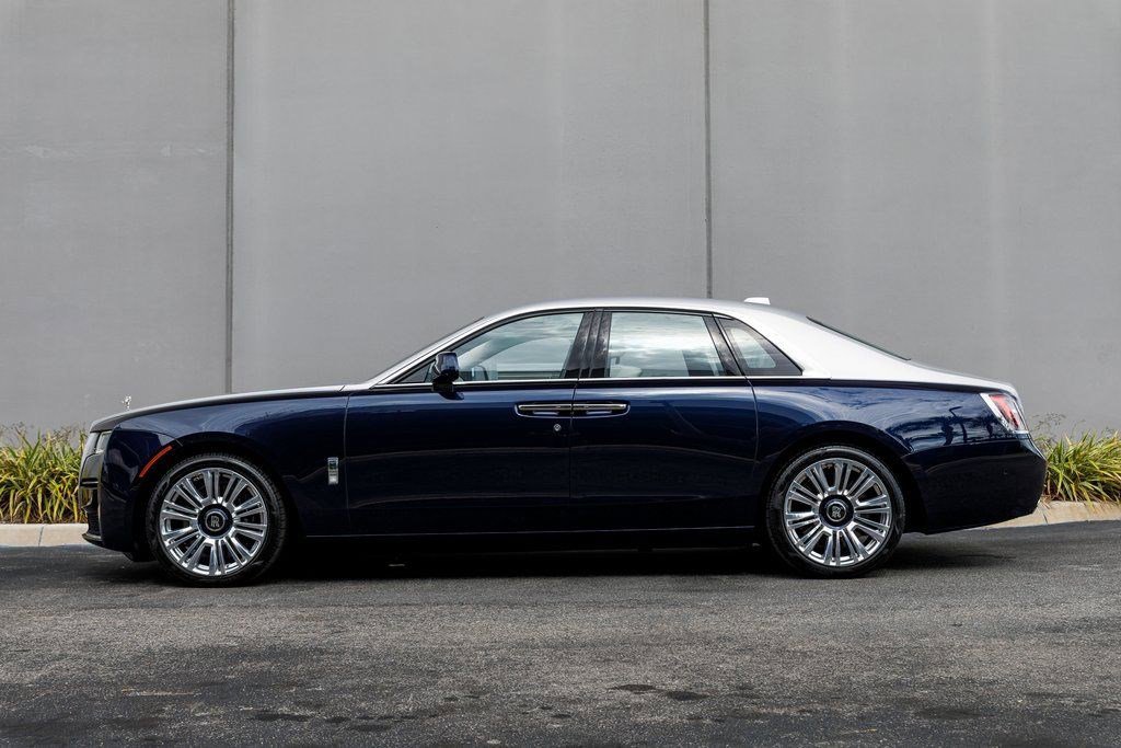 Used 2021 Rolls-Royce Ghost image 2