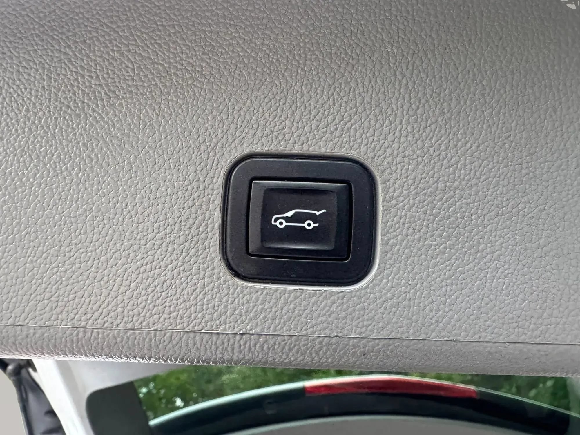 Used 2012 Cadillac SRX Premium FWD image 18