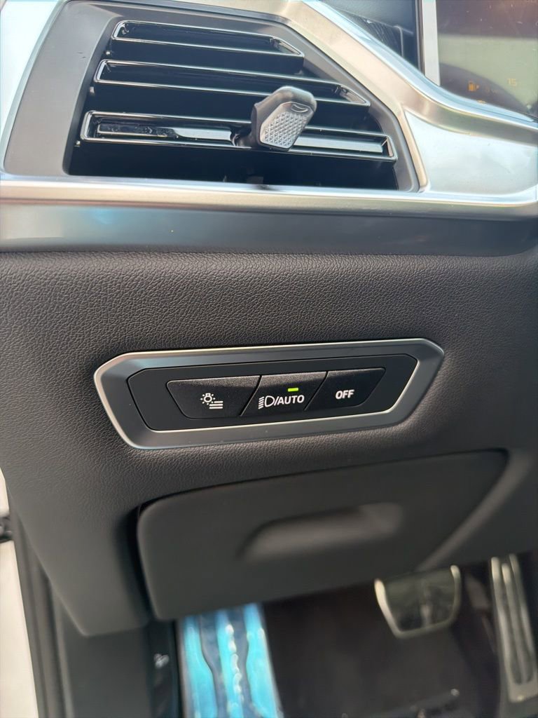 New 2026 BMW X7 M60i w/ Climate Comfort Package image 43