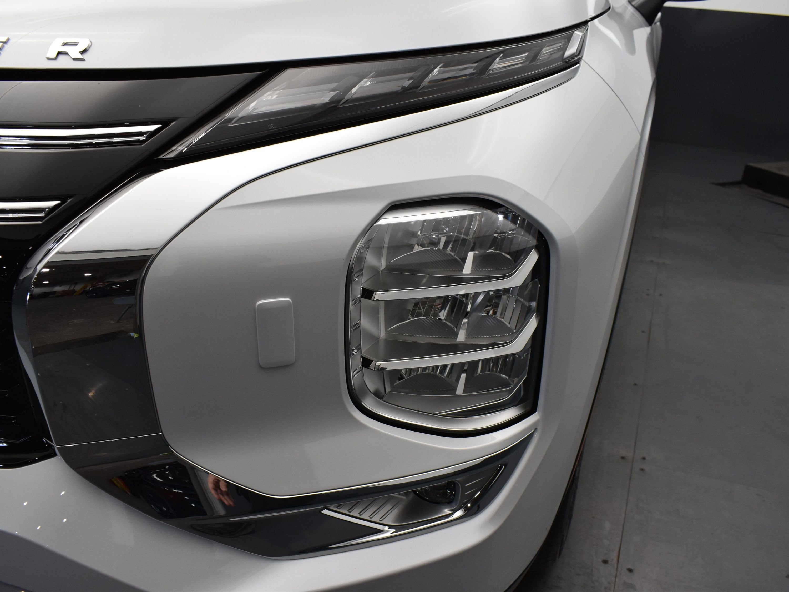 New 2025 Mitsubishi Outlander SE image 5