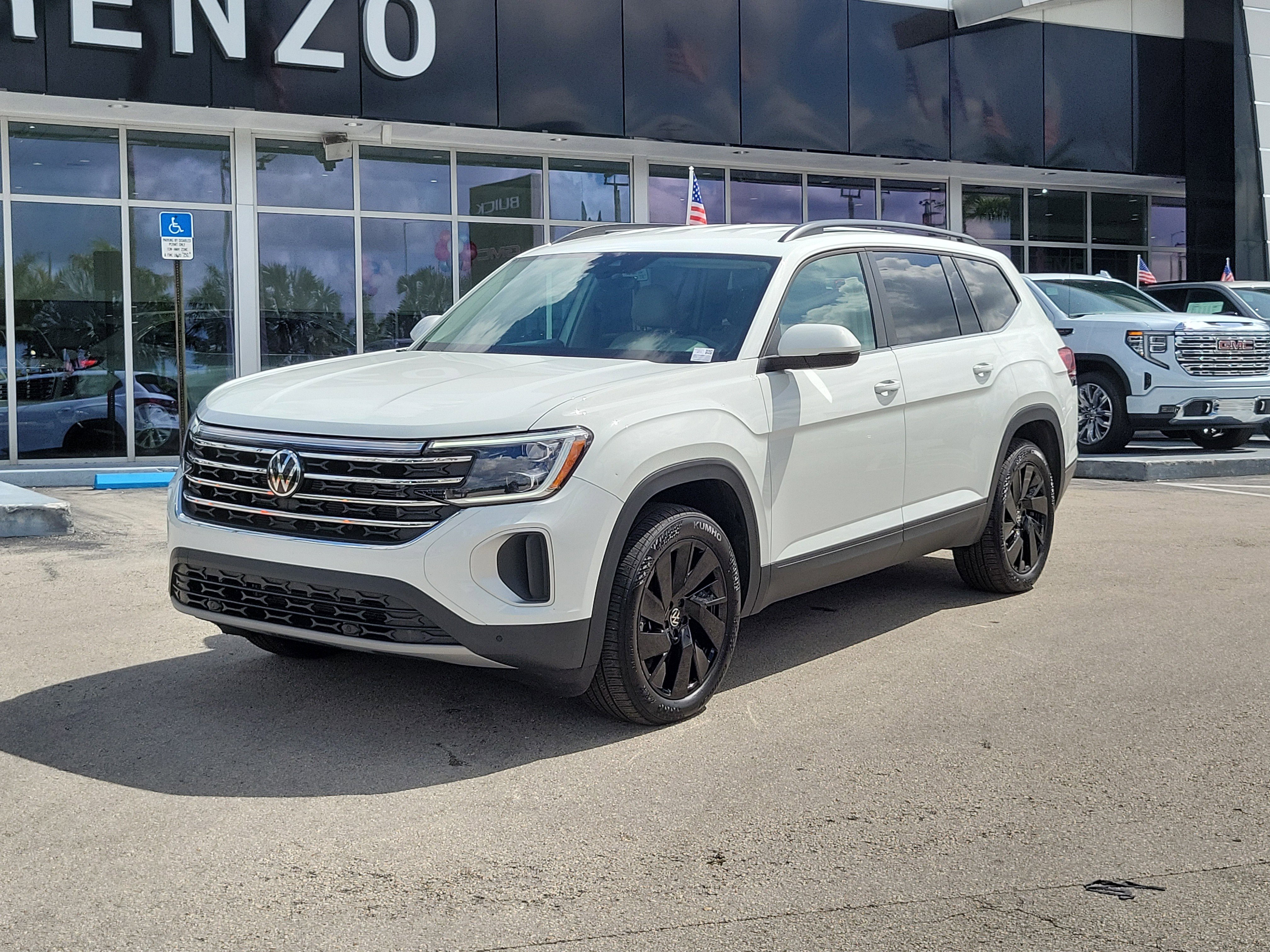 Used 2025 Volkswagen Atlas SE AWD/4WD image 1