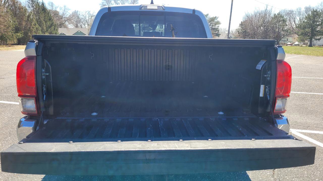 Used 2020 Toyota Tacoma SR5 AWD/4WD image 6