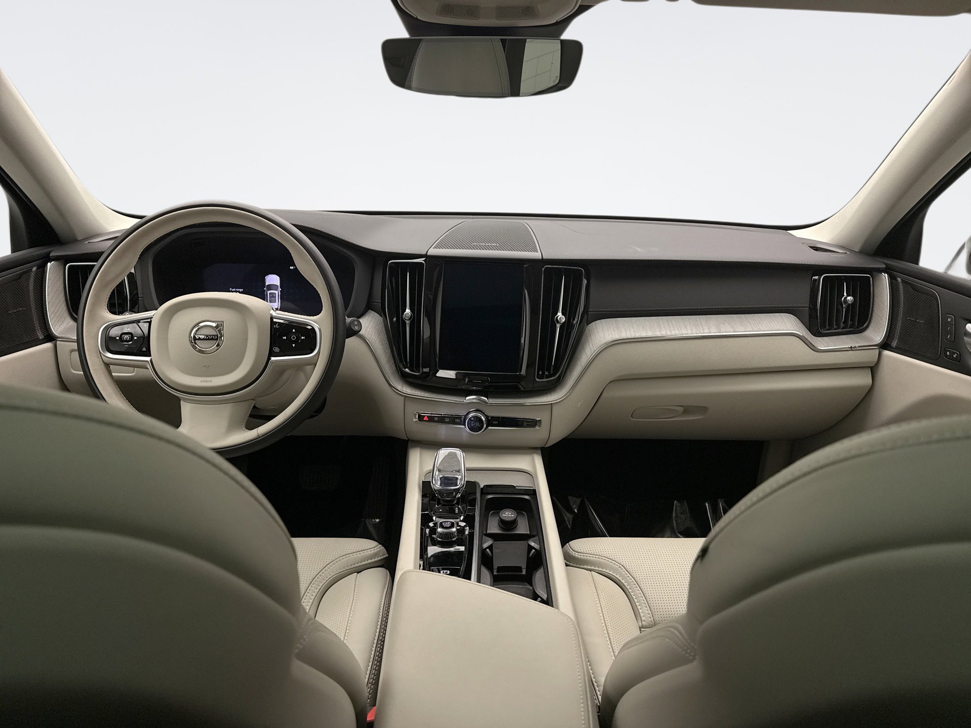 Used 2025 Volvo XC60 B5 Ultra w/ Climate Package image 14