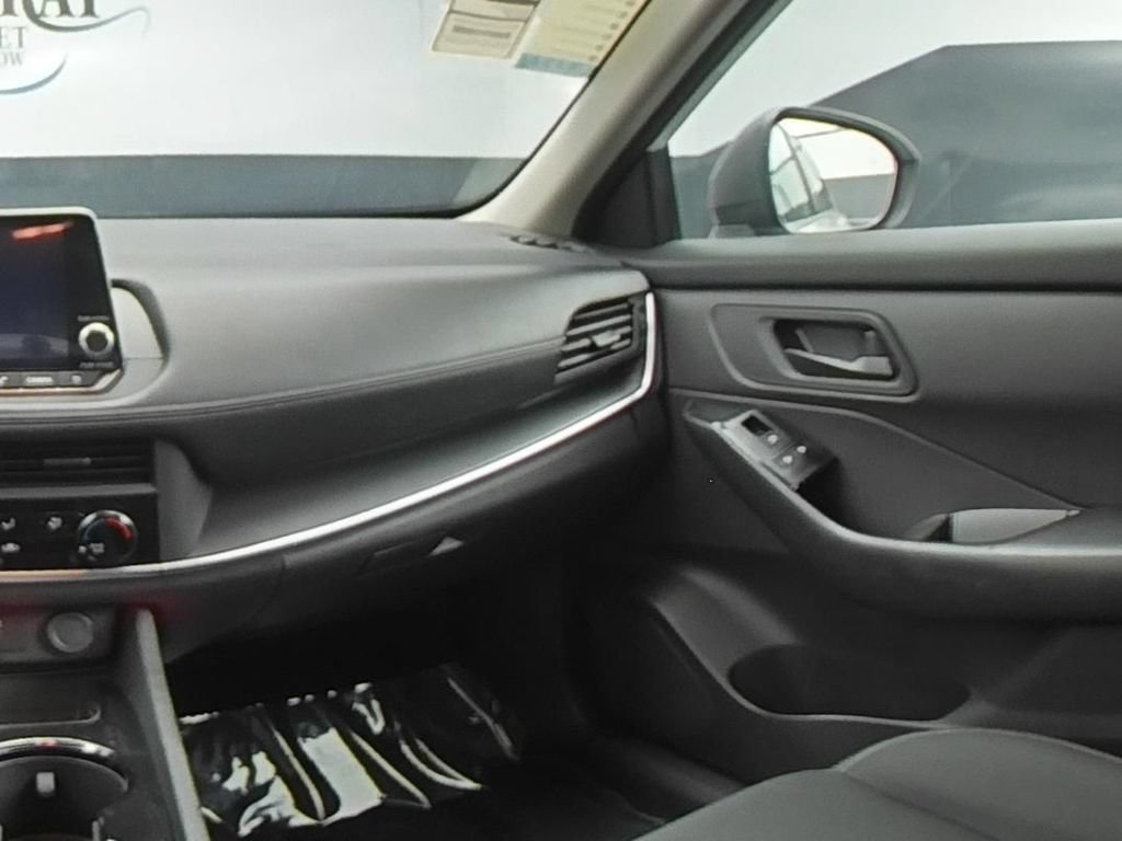 Used 2024 Nissan Rogue S FWD image 18