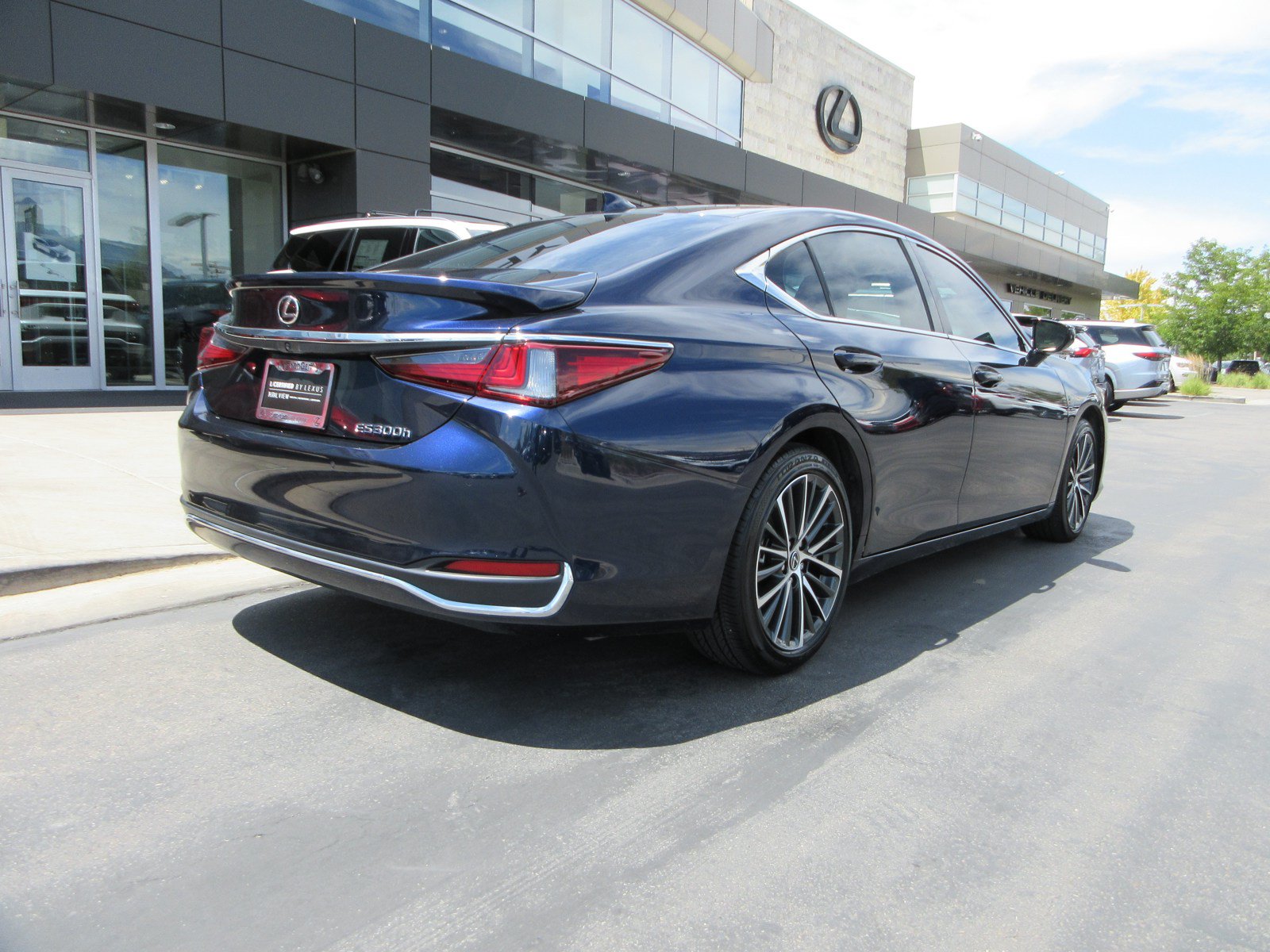 Used 2025 Lexus ES 300h w/ Premium Package FWD image 9