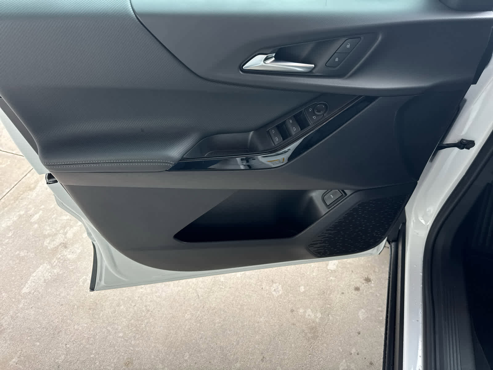 New 2026 Chevrolet Equinox LT w/ Convenience Package II image 9