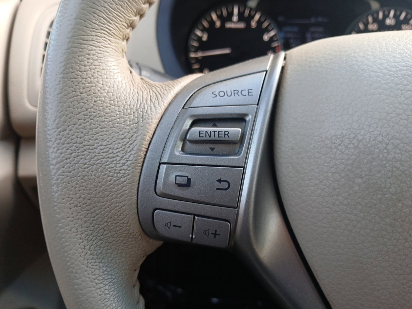 Used 2015 Nissan Altima 2.5 SV w/ Convenience Package image 16