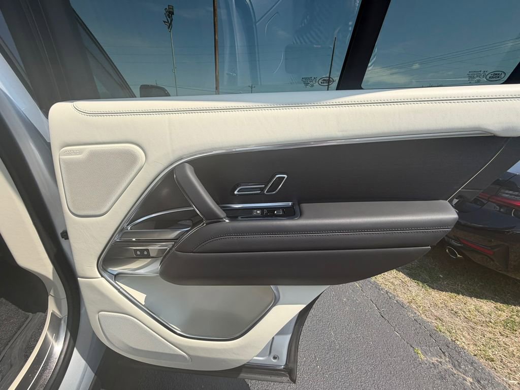 Used 2024 Land Rover Range Rover SE image 17