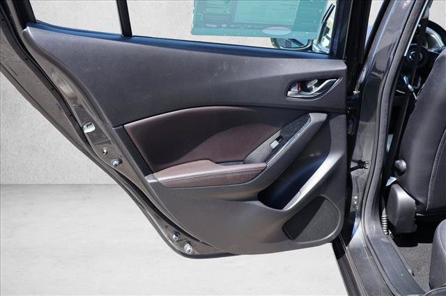 Used 2018 MAZDA MAZDA3 Touring FWD image 21