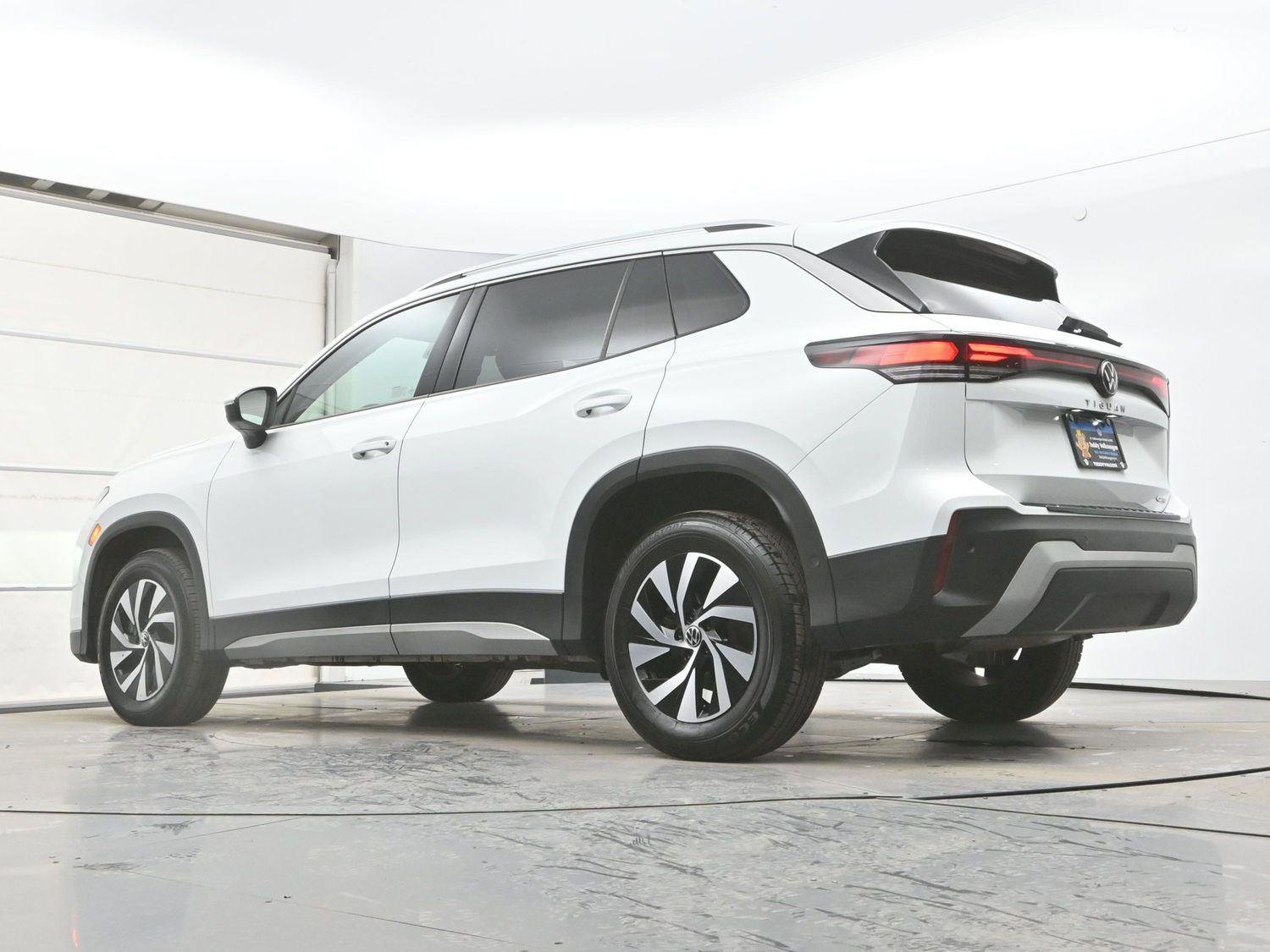 Certified 2025 Volkswagen Tiguan S image 32