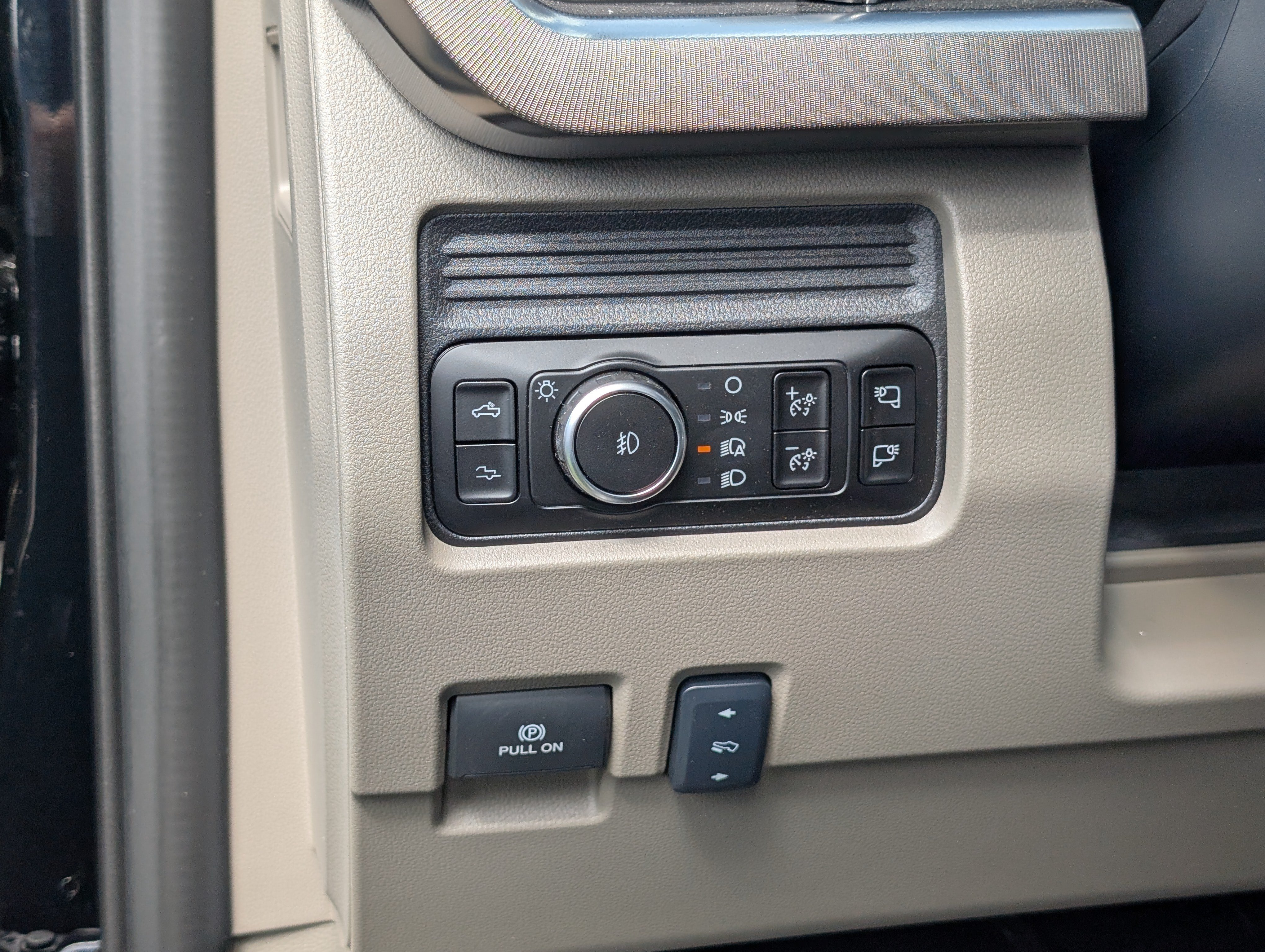 New 2027 Ford F450 Platinum w/ Platinum Plus Package AWD/4WD image 18