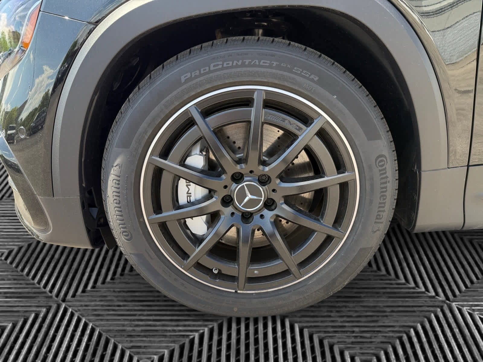 New 2025 Mercedes-Benz GLB 35 AMG 4MATIC image 9