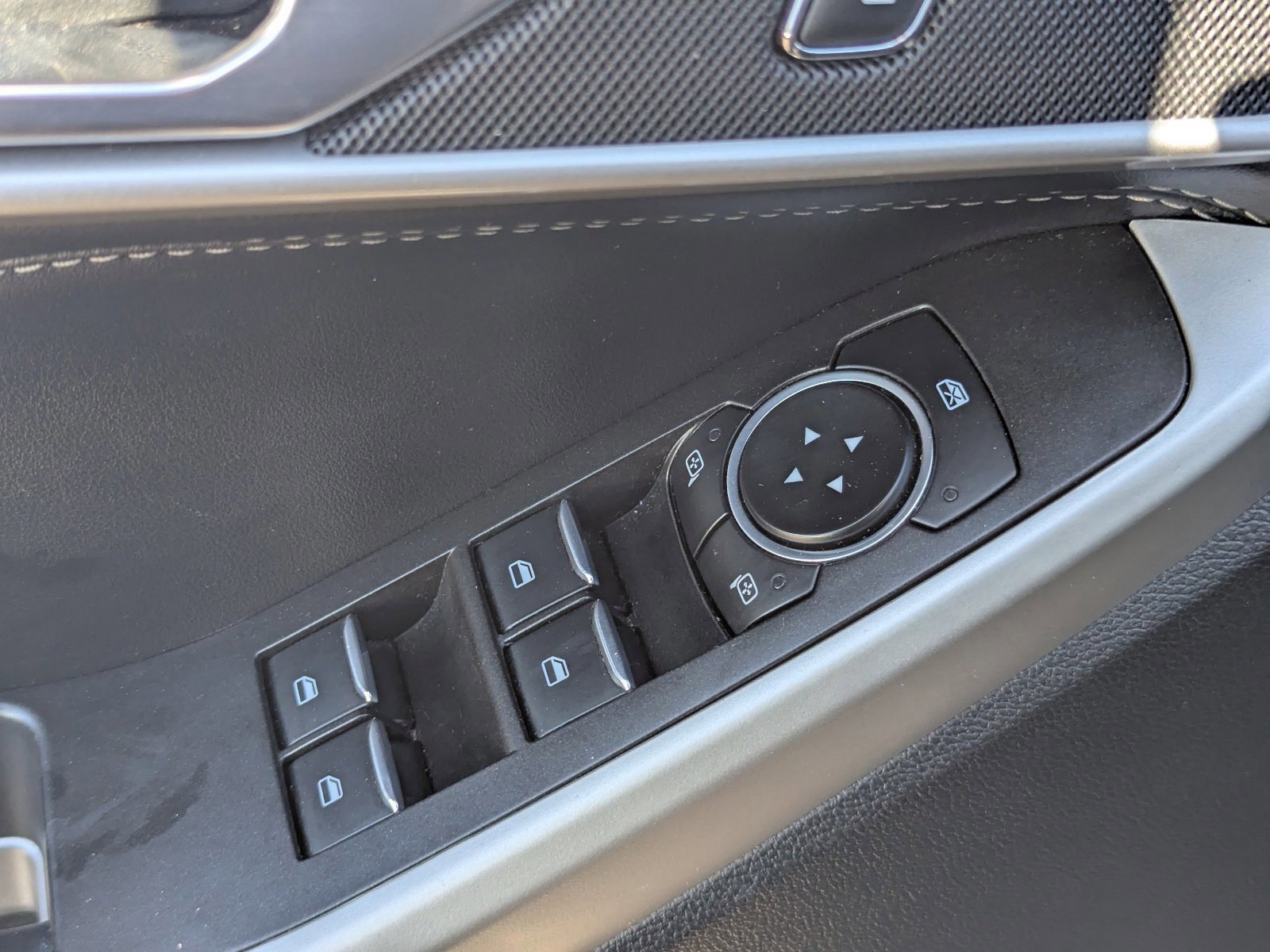 Used 2021 Ford Explorer XLT w/ Equipment Group 202A image 25