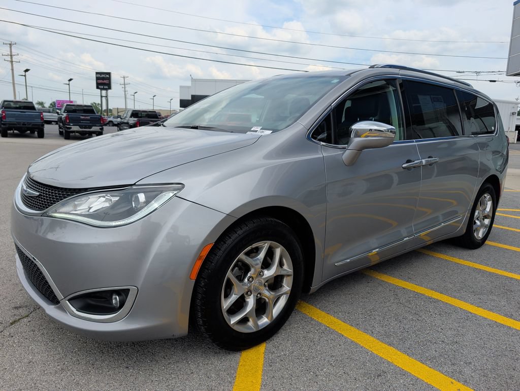Used 2018 Chrysler Pacifica Limited FWD image 3