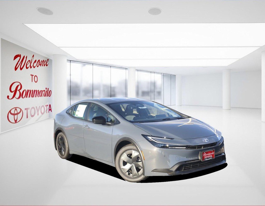 New 2026 Toyota Prius LE image 2
