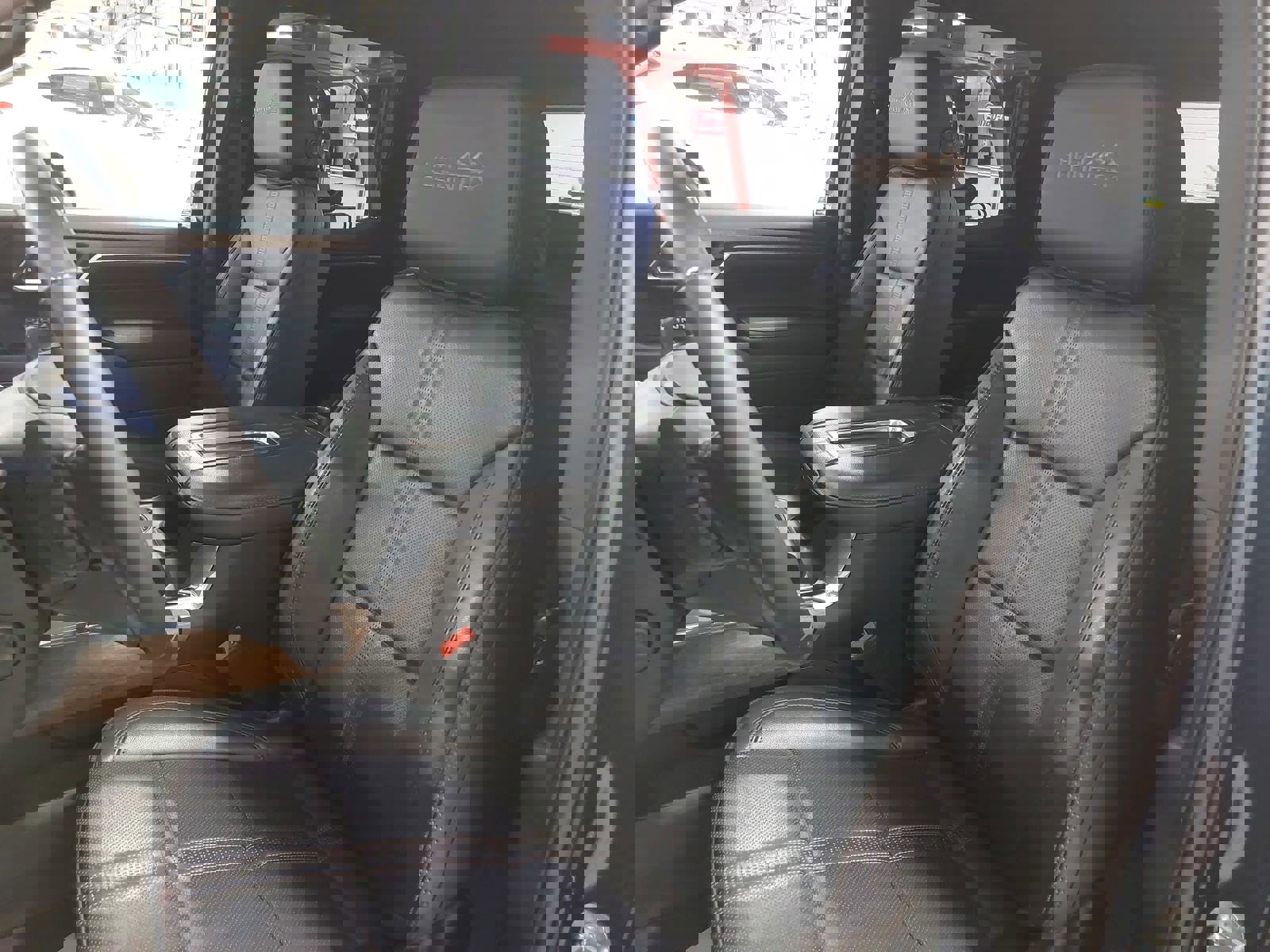 Used 2022 Chevrolet Silverado 1500 High Country w/ High Country Premium Package image 17