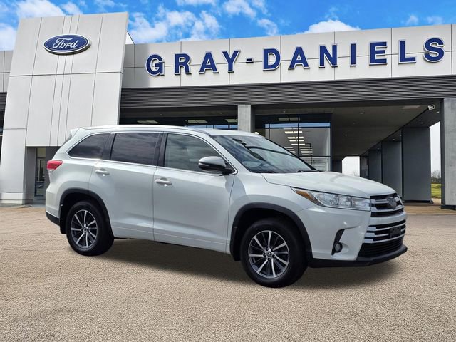 Used 2017 Toyota Highlander XLE AWD/4WD image 1