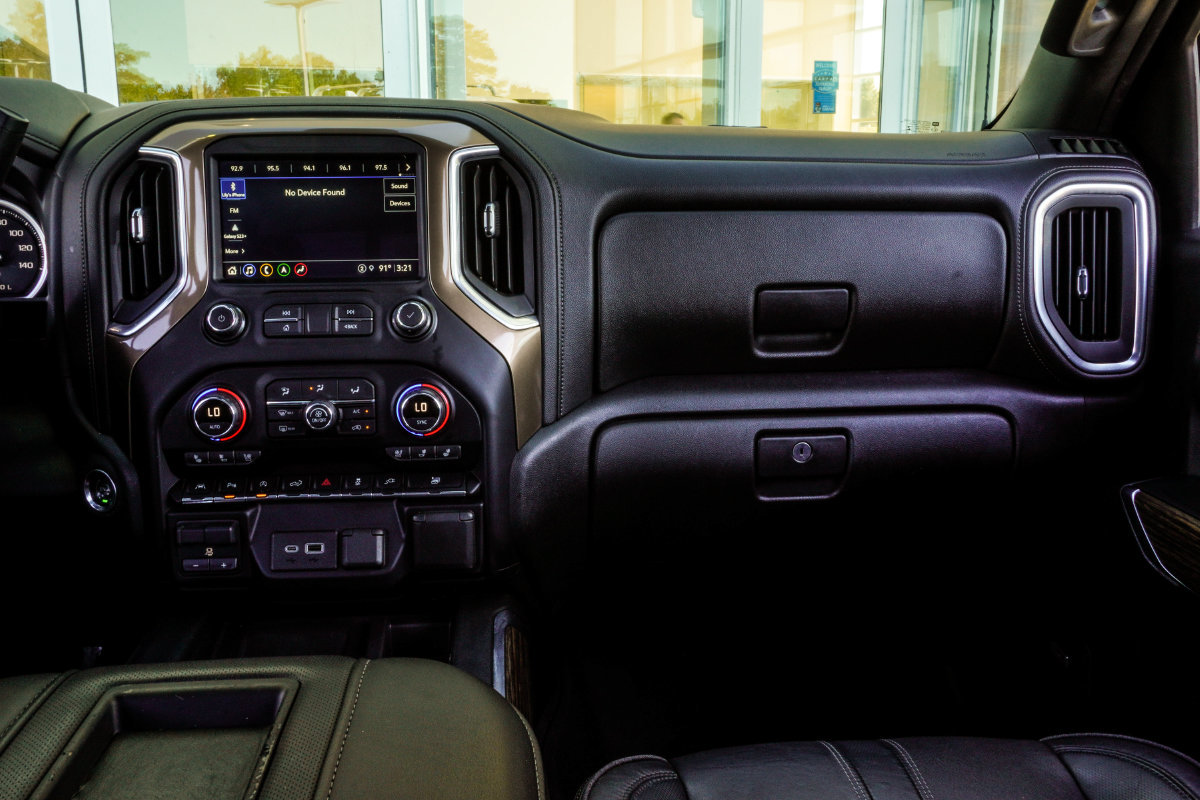 Used 2021 Chevrolet Silverado 1500 High Country w/ Technology Package AWD/4WD image 19