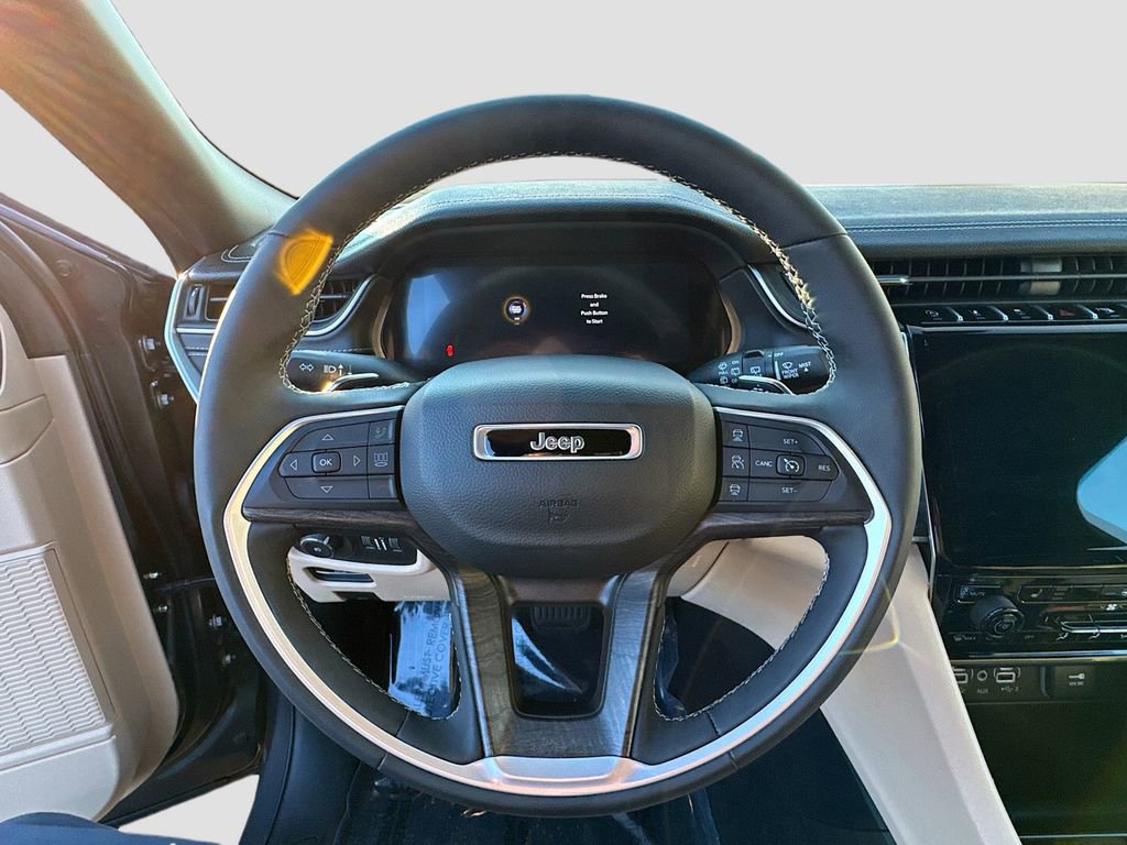 Used 2024 Jeep Grand Cherokee Limited image 7